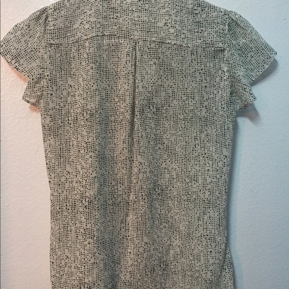 H&M button up V neck blouse - Picture 3 of 3